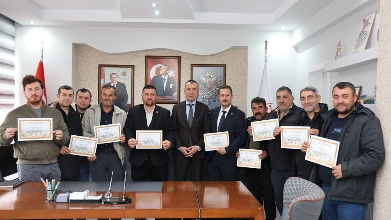 Bilecik'te 33 arıcı Uygulamalı Ana Arı Yetiştiriciliği sertifikası aldı