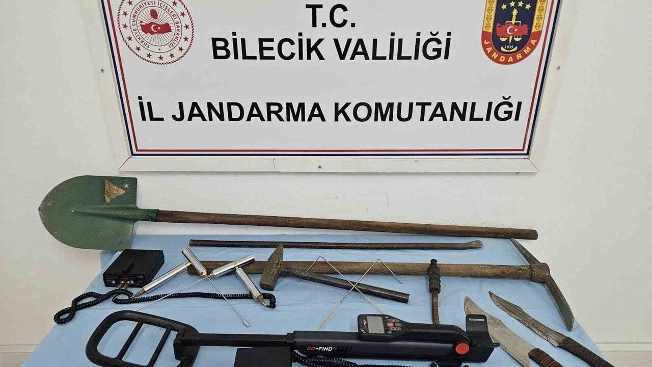 Bilecik’te 5 kişi izinsiz kazı yaparken jandarma tarafından suçüstü yakalandı