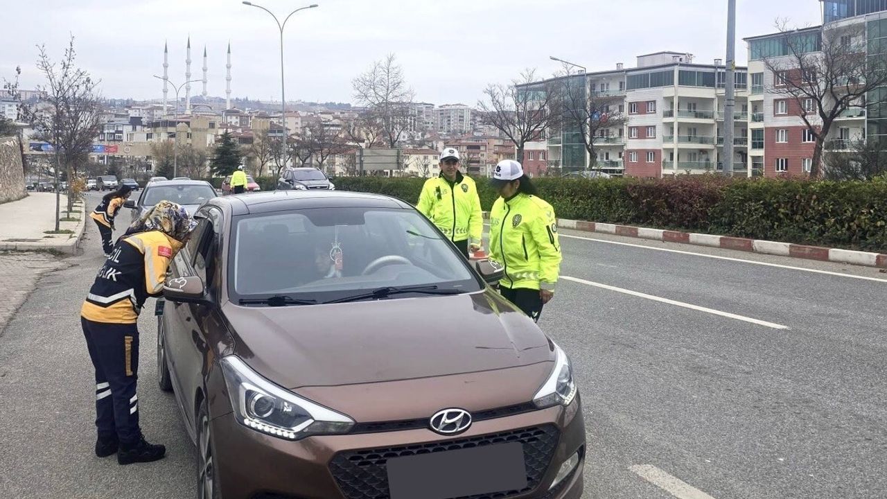 Bilecik'te Acil Sağlık Hizmetleri Haftası'nda sürücülere 'ambulansa yol verin' çağrısı