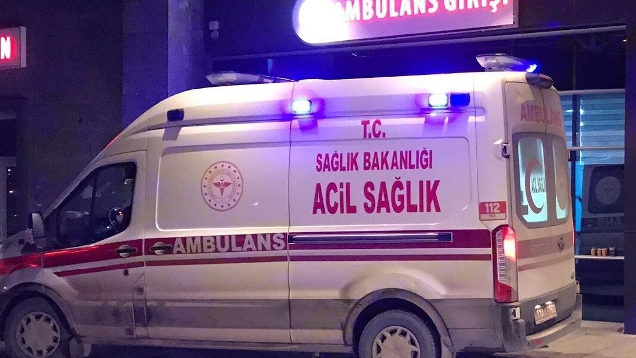 Bilecik'te Bursa-İnegöl-Bozüyük karayolunda otobüs ile otomobil çarpıştı: 3 yaralı