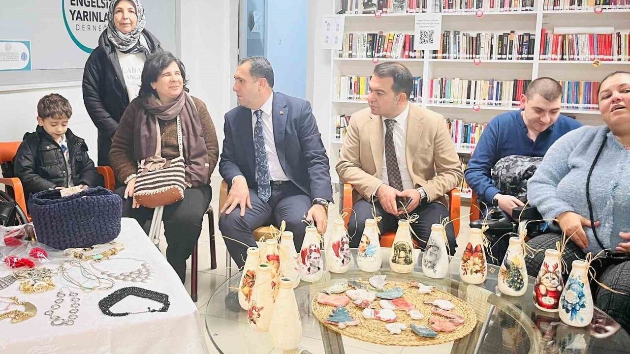 Bilecik'te 'Çini Sanatı ile Hayallerimizi Betimliyoruz' etkinliği düzenlendi
