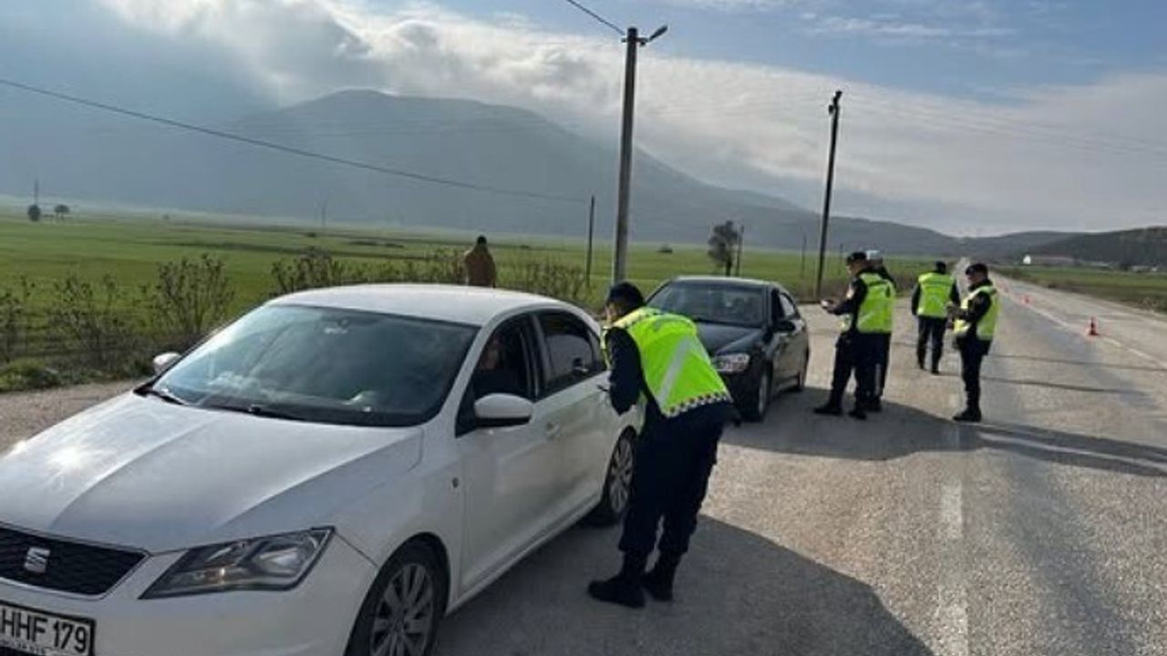 Bilecik'te 'İl Geneli Huzur ve Güven' Denetimi: 126 Jandarma, 1.325 Kişi Sorgulandı