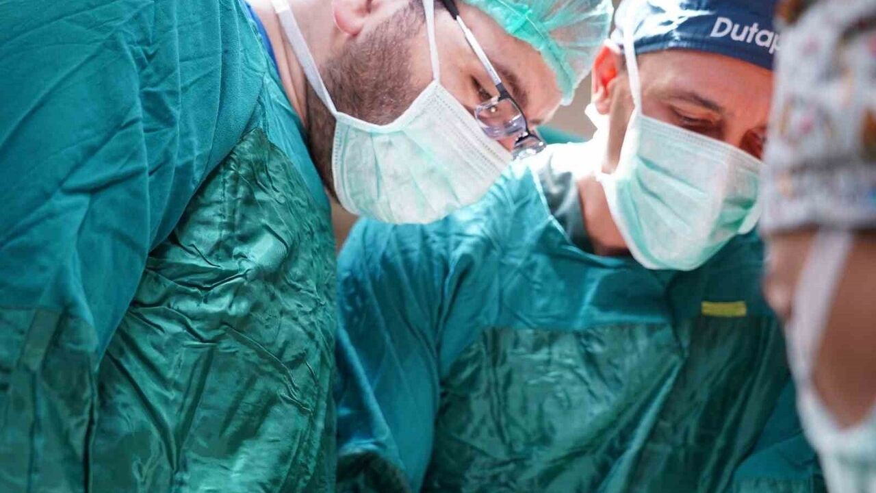 Bilecik’te İlk Kez Rahim Koruyucu Ekstraperitoneal Sakrokolpopeksi Ameliyatı Yapıldı