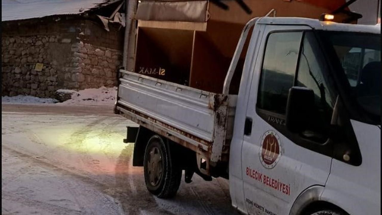 Bilecik'te Kar ve Don Riskine Karşı Fen İşleri Ekipleri Gece Boyunca Sahadaydı
