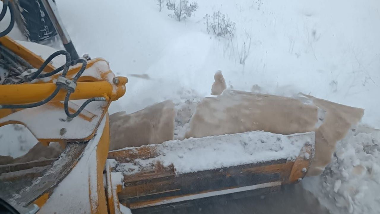 Bilecik'te Karla Mücadele: İl Özel İdaresi 24 Saat Sahada