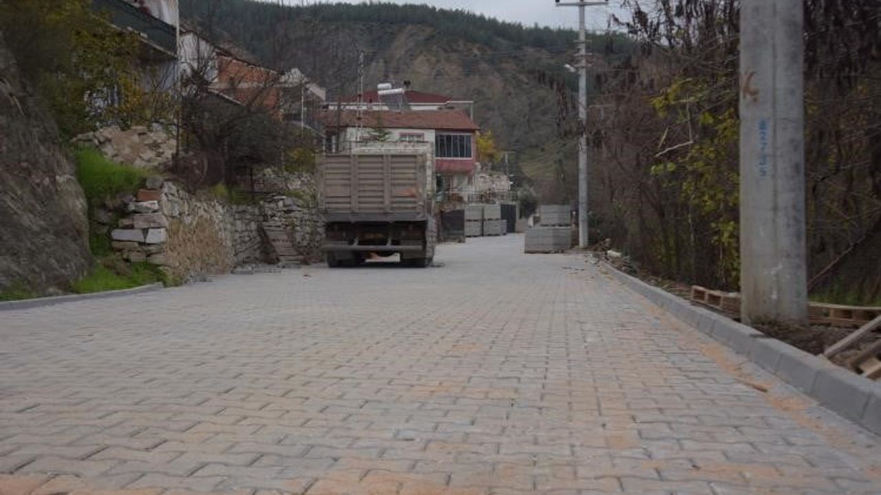 Bilecik'te Kayıboyu Mahallesi'nde Cadde ve Sokaklar Kilit Parke ile Yenileniyor