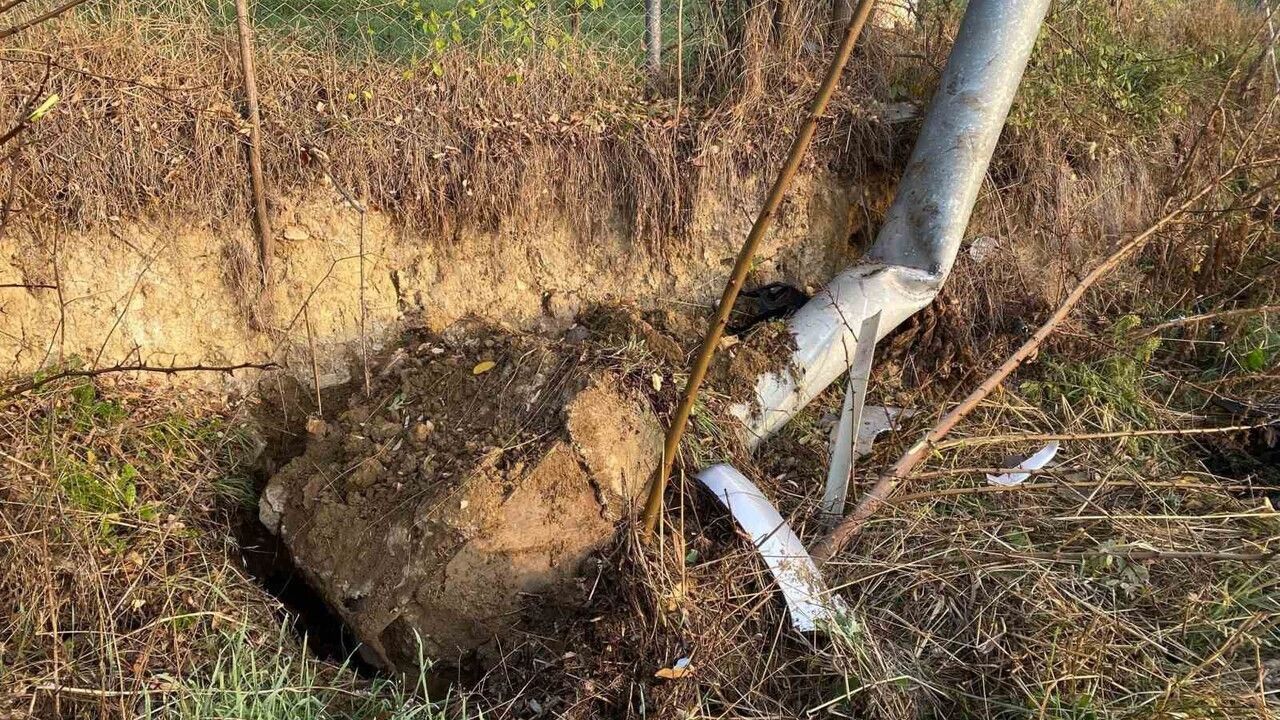 Bilecik'te kontrolden çıkan pikap Plaka Tanıma Sistemi direğine çarptı