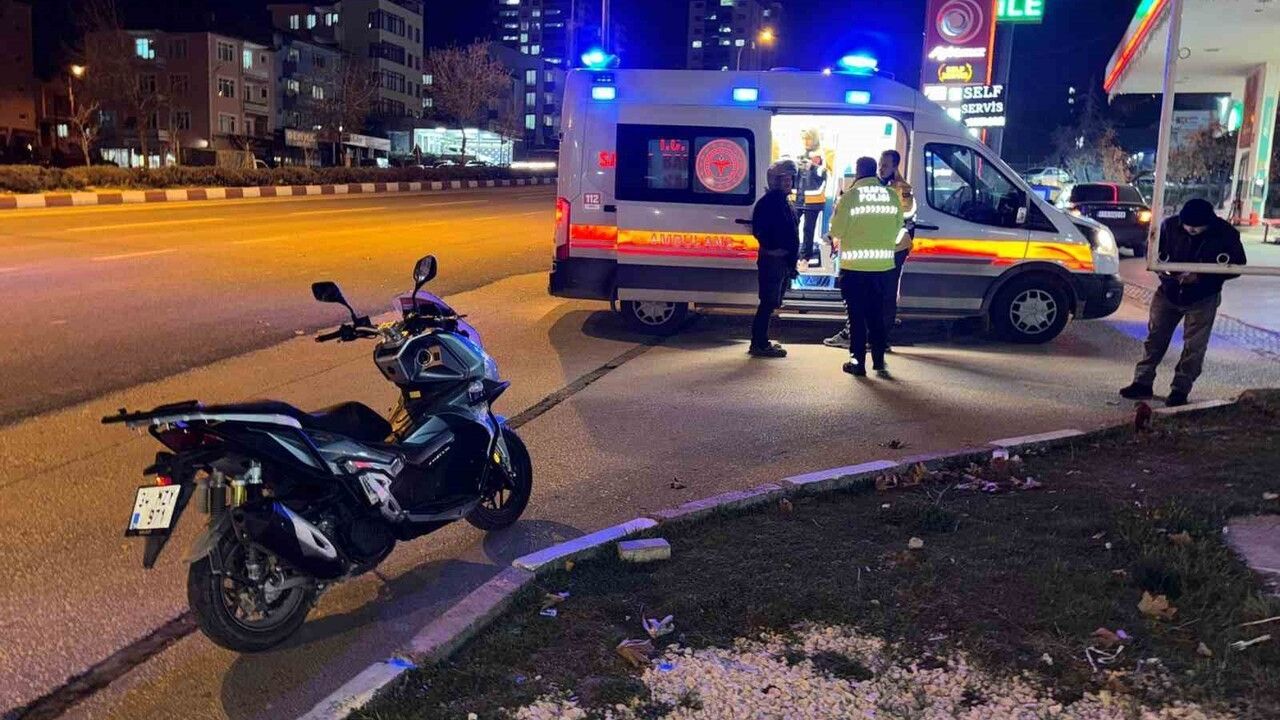 Bilecik'te motorlu bisiklet ile otomobil çarpıştı: 1 yaralı