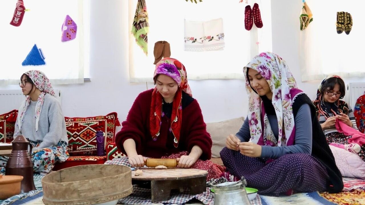 Bilecik'te öğrencilerden hayır çarşısı: Tutum, Yatırım ve Türk Malları Haftası etkinliği