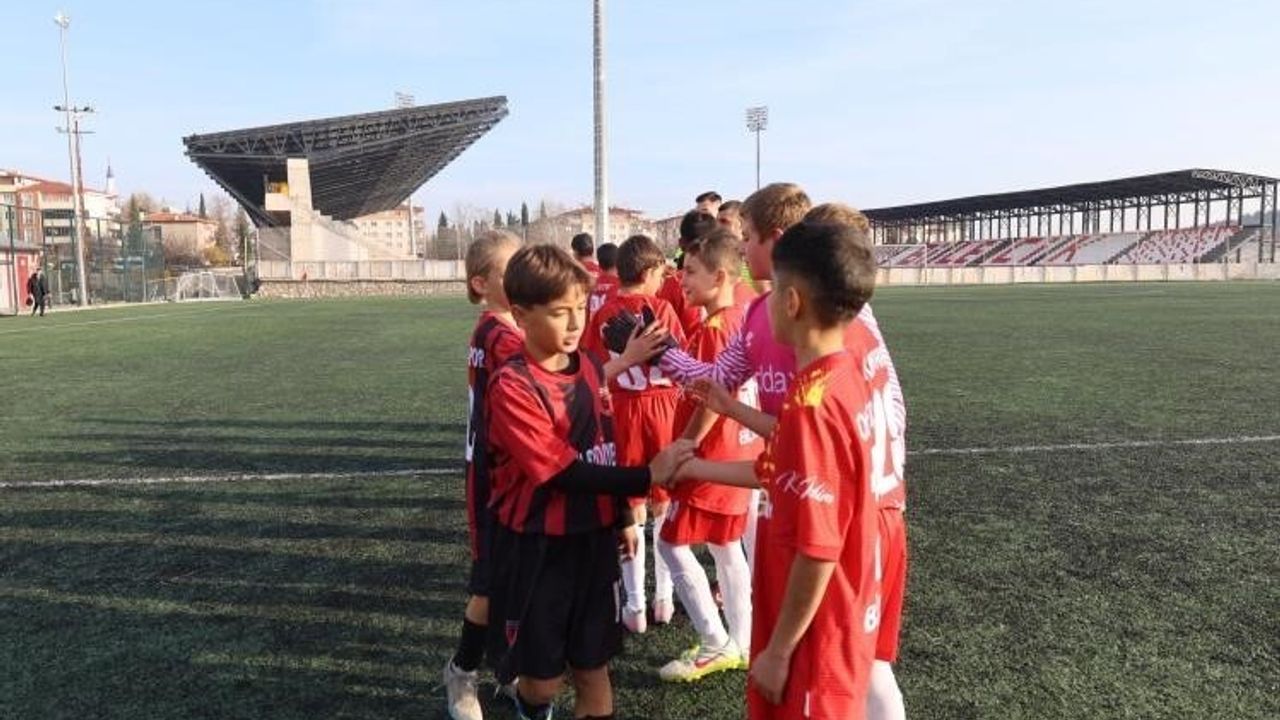 Bilecik'te Okul Sporları Yıldız Erkekler Futbol Müsabakaları tamamlandı