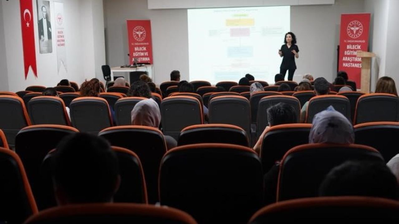 Bilecik’te sağlıkçılara 'Kalp Masajı ve Hayat Kurtarma' eğitimi verildi