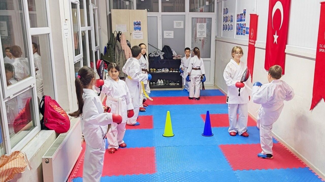 Bilecik'te Spor Okullarında Karate Antrenmanları: Disiplin ve Kondisyon Ön Planda