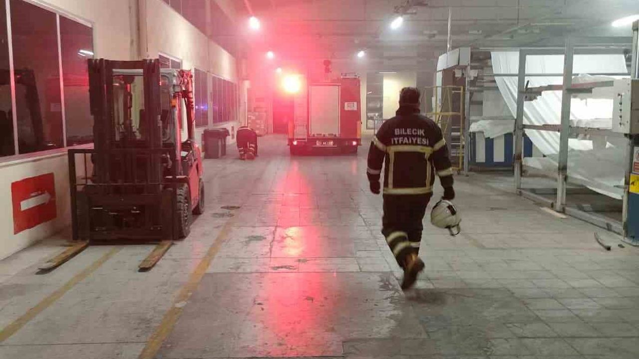 Bilecik'te tekstil fabrikasında baca yangını: 3 işçi dumandan etkilendi