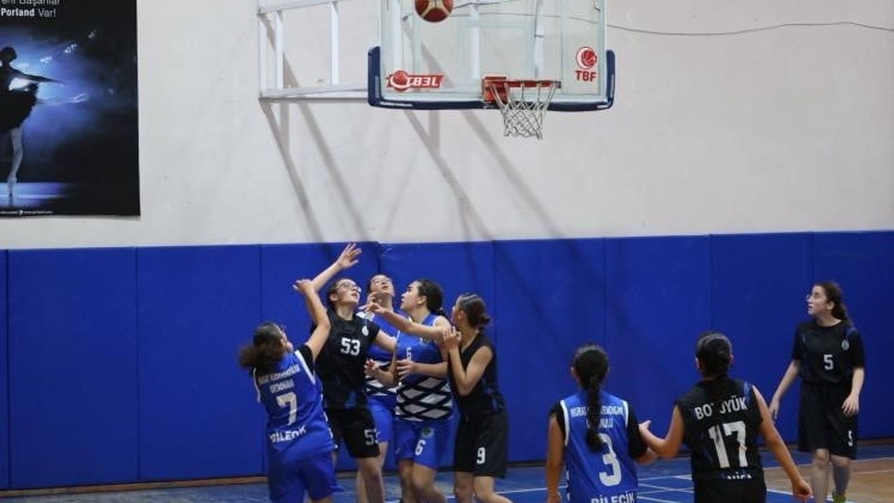 Bilecik'te Yıldız Kız Basketbol Müsabakaları Devam Ediyor