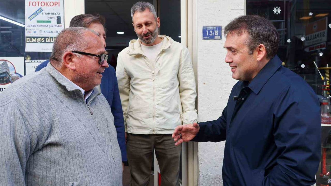 Bilecik Valisi Faik Oktay Sözer Ahmetbey Sokak'ta esnaf ve vatandaşlarla buluştu