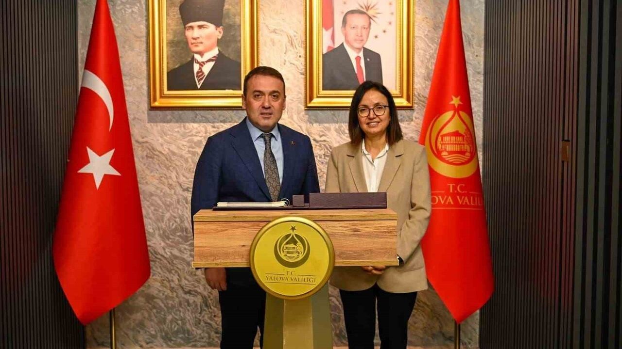 Bilecik Valisi Faik Oktay Sözer, Yalova'daki Düzensiz Göçle Mücadele Toplantısına Katıldı