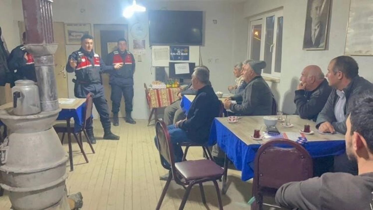 Bilecik Yenipazar'da jandarma ve emniyetten vatandaş ve öğrencilere güvenlik ve trafik bilinci eğitimi