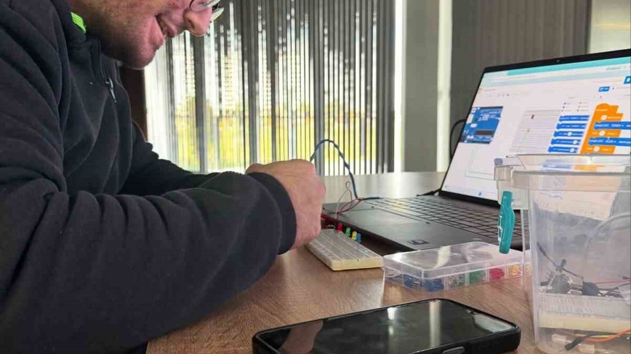 Bilişim Akademisi, Erciyes Üniversitesi Fen Bilgisi Öğretmen Adaylarına Arduino Tabanlı Robotik Kodlama Eğitimi Verdi