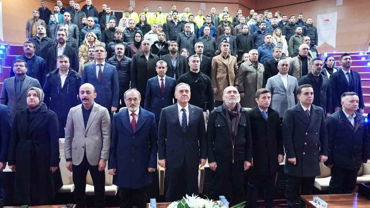 Bingöl'de 2025 Aile Yılı çerçevesinde gençlere ve ailelere yönelik farkındalık konferansları düzenlendi