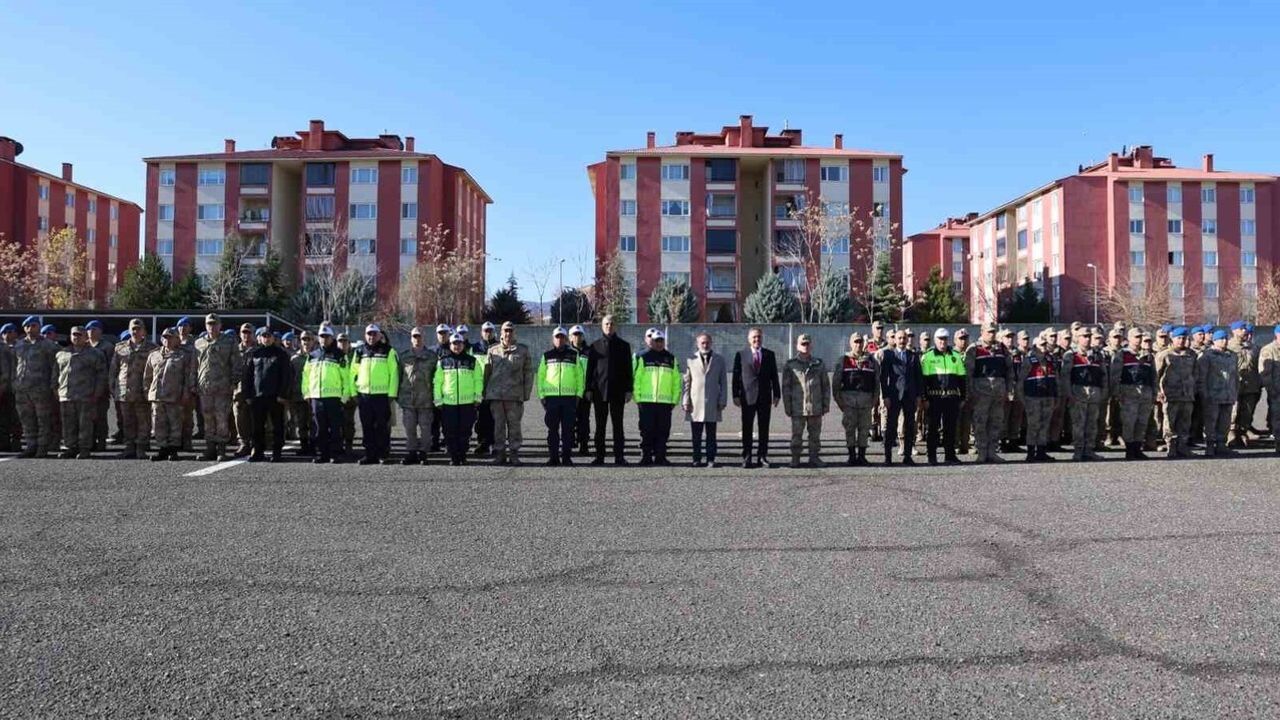 Bingöl İl Jandarma Komutanlığına 105 Yeni Nesil Yaka Kamerası Teslim Edildi