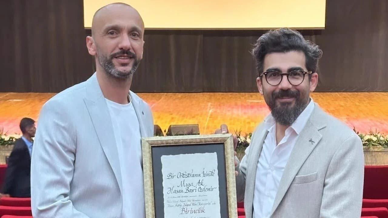 'Bir Orkestranın İzinde' Long Play Müzik Filmleri Festivali'nde 'En İyi Belgesel Film' ödülünü aldı