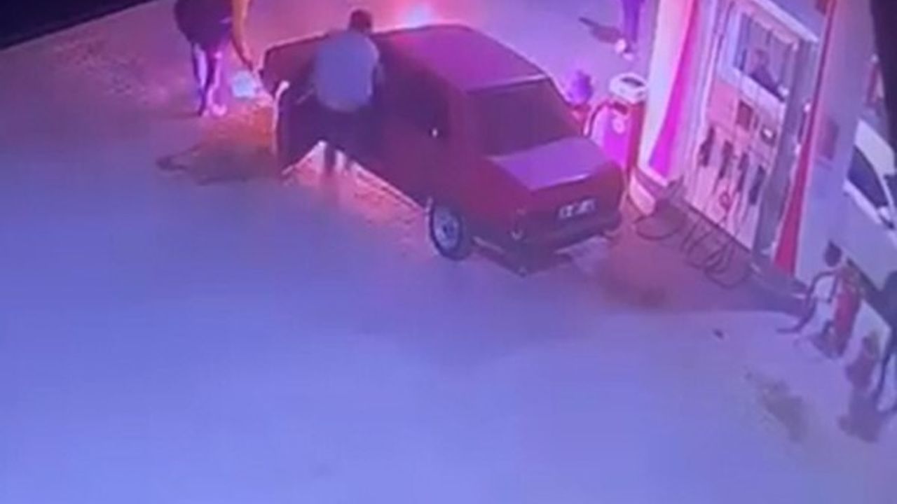 Bitlis Ahlat'ta akaryakıt istasyonunda araç yangını kontrol altına alındı