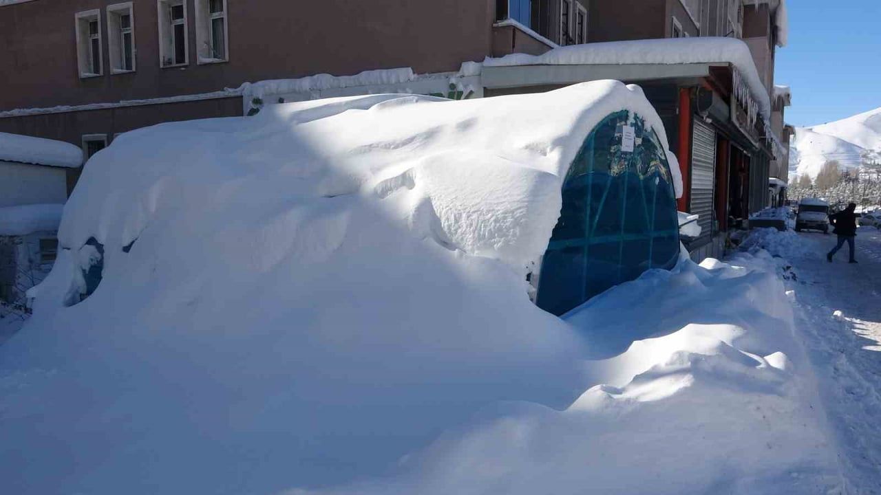 Bitlis'te yoğun kar: 181 köy yolu ulaşıma kapandı, okullar iki gün tatil