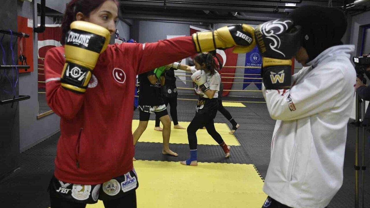 Bitlisli Korkmaz Kardeşler Uluslararası Arenada: Özlem Dünya Şampiyonu, Gamze Avrupa İkincisi