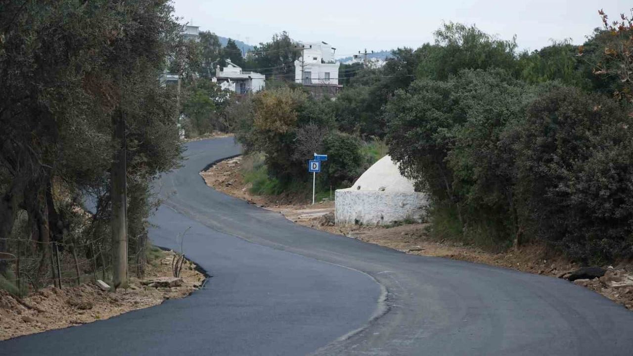 Bodrum'da Bitez Bergamut Caddesi'nde 600 metrelik sıcak asfalt tamamlandı