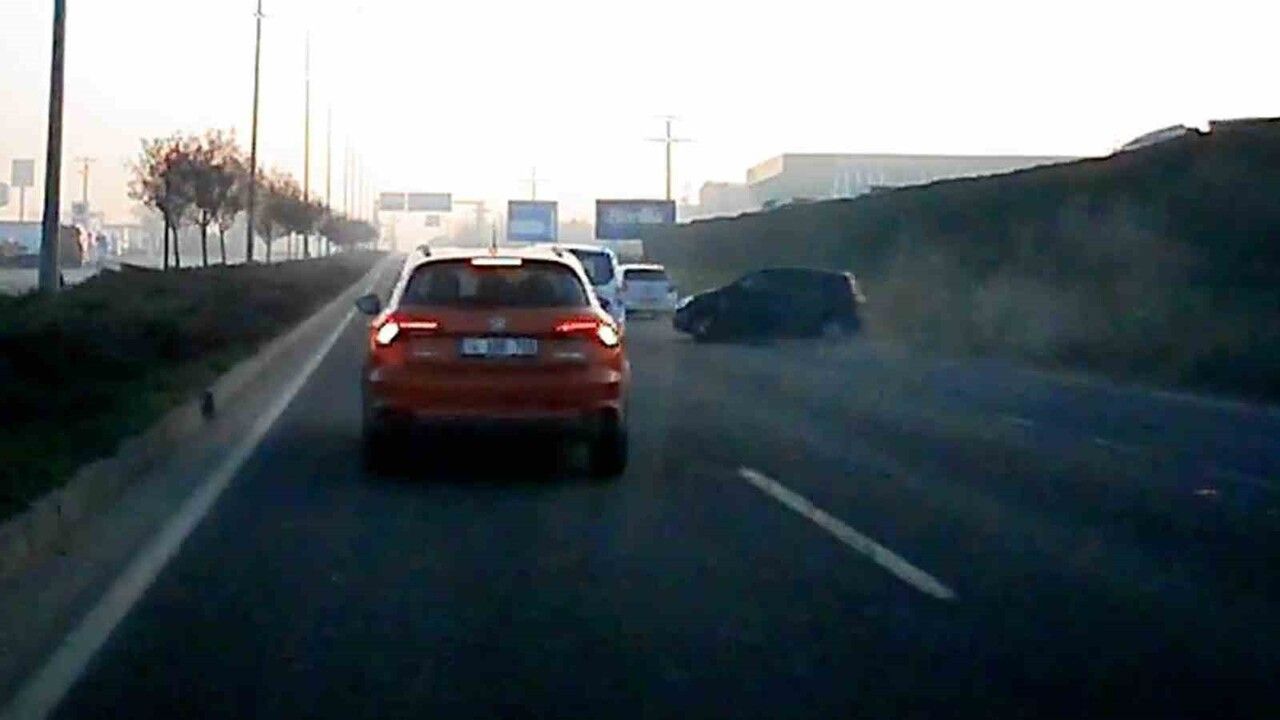 Bolu D-100'de makas atan araç kazaya yol açtı; araç içi kamera görüntüleri ortaya çıktı