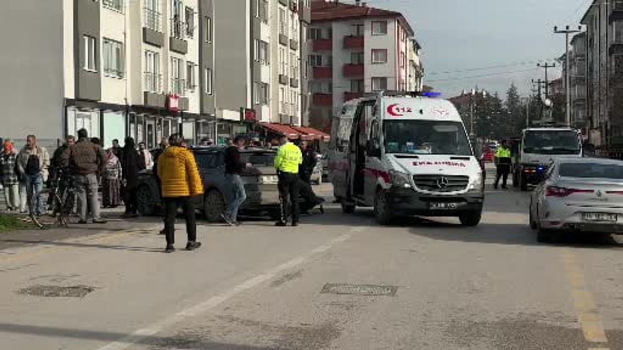 Bolu'da cip ile motosiklet kafa kafaya çarpıştı; sürücü yaralandı