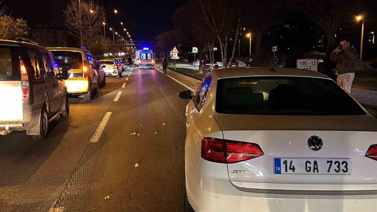 Bolu'da D-100 karayolunda iki otomobil çarpıştı: 2 yaralı