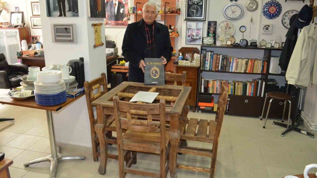 Bolu'da emekli öğretmenin koleksiyonunda II. Mahmut’un masası ve Çanakkale kılıçları