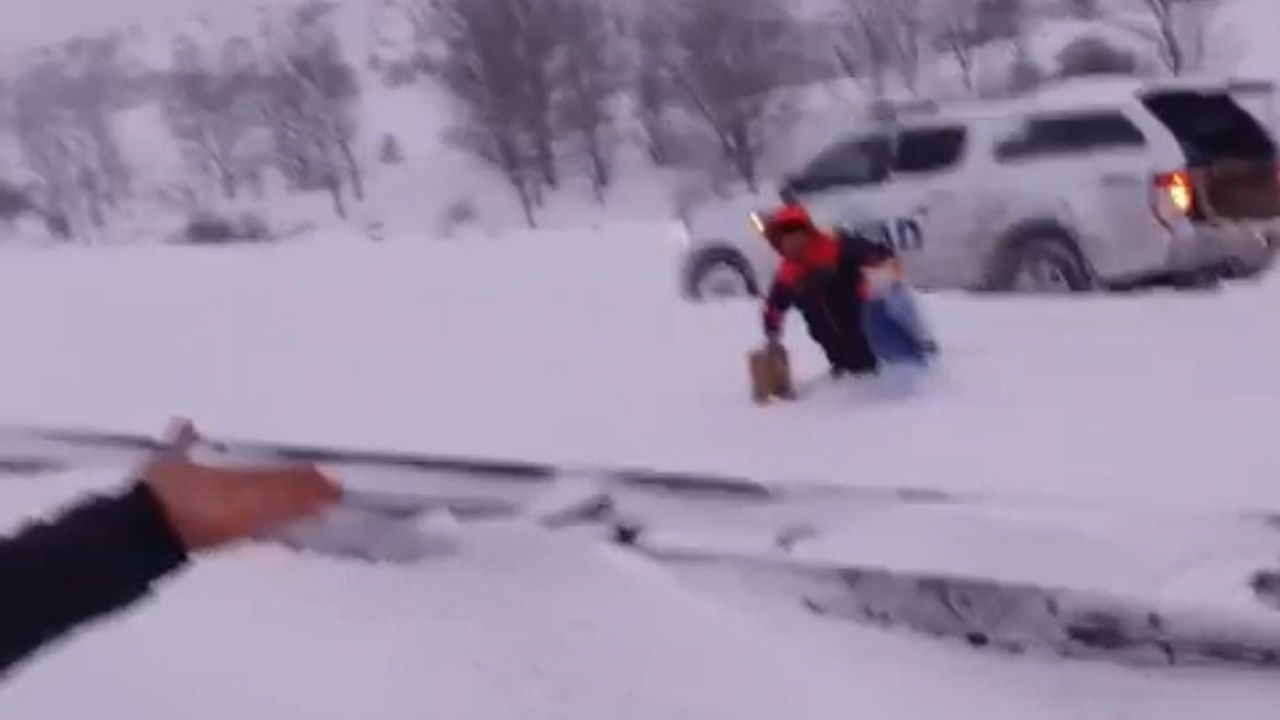 Bolu'da Gerede-Samsun karayolu yoğun kar nedeniyle çift şeritli ulaşıma kapandı