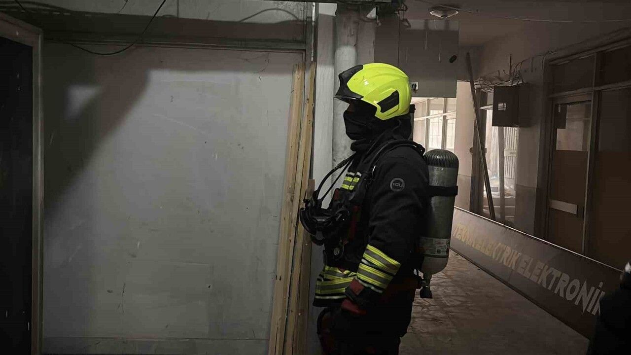 Bolu'da iş merkezinin elektrik panosunda yangın: itfaiye ve SEDAŞ müdahale etti