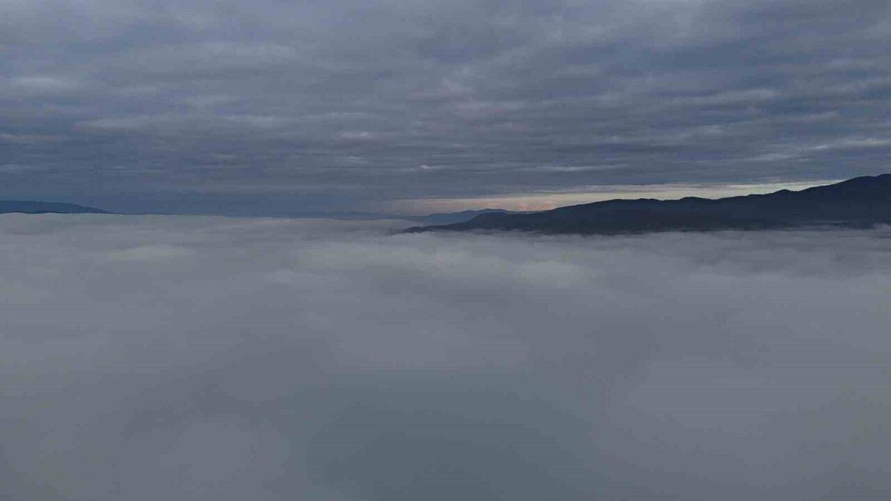 Bolu'da Sabah Sisleri Havadan Görüntülendi