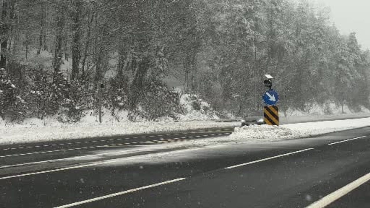 Bolu Dağı’nda Kar Yeniden Etkili: D-100 ve TEM Güzergâhlarında Önlemler Artırıldı