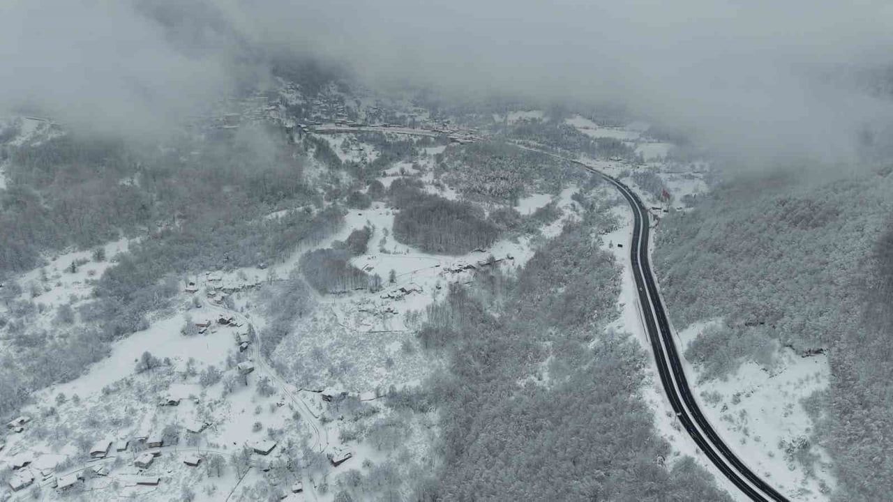 Bolu Dağı ve Düzce yaylalarında kar manzarası: Ulaşım açık, yollar temizlendi