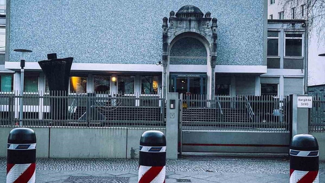 Bondi saldırısı sonrası Berlin’de Yahudi kurumlarının önüne hareketli bariyerler yerleştirildi