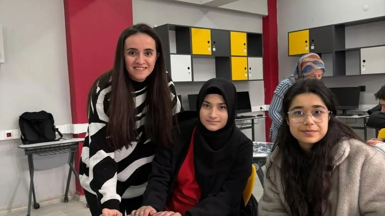 Boyabat’ta Şehit Ersoy Gürsu Anadolu Lisesi’nde öğrenci ve veli iş birliğiyle puzzle ve lego etkinliği