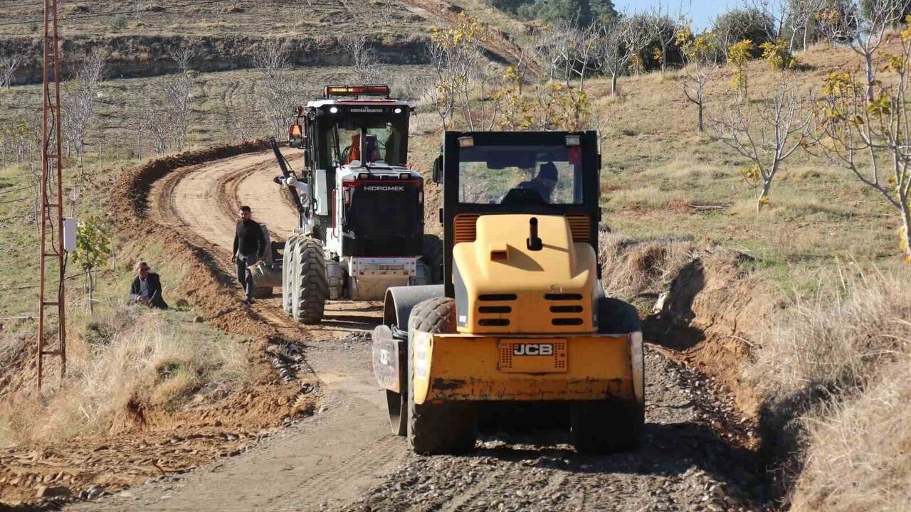 Bozdoğan Belediyesi Seki Mahallesi'nde arazi yollarını iyileştirdi
