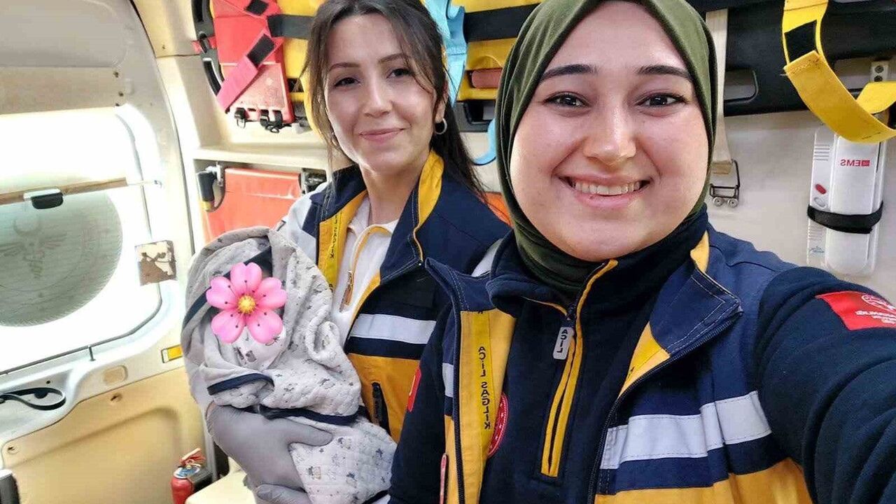 Bozdoğan'da ambulansta doğum: Sağlıklı kız bebek dünyaya geldi