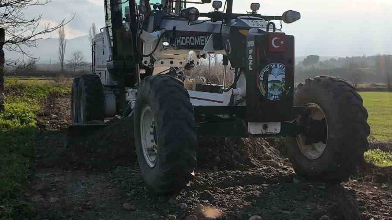 Bozdoğan'da ova yolları yenileniyor: Üreticilere daha güvenli ulaşım