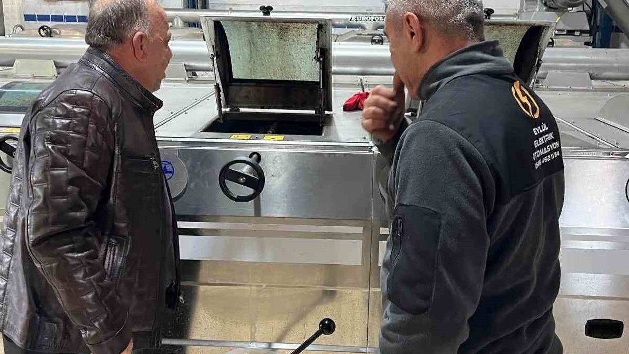 Bozdoğan'da zeytin sezonu: Başkan Mustafa Galip Özel, üreticilerle zeytinyağı fabrikasında buluştu