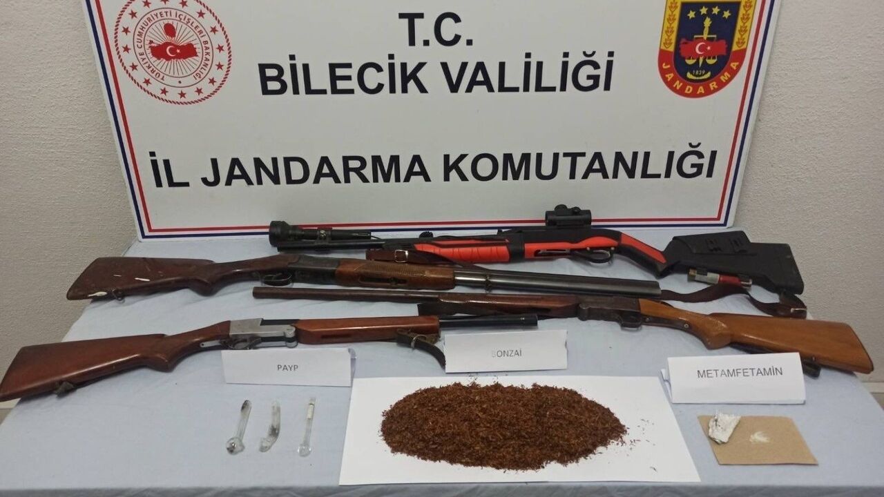 Bozüyük’te jandarma operasyonu: 2 kişi gözaltına alındı, bonzai ve ruhsatsız av tüfekleri ele geçirildi
