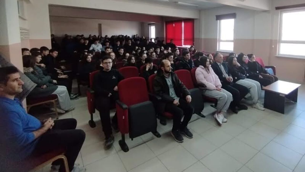 Bozüyük’te lise öğrencilerine 'Geleceğimizin Teminatı Aile' semineri