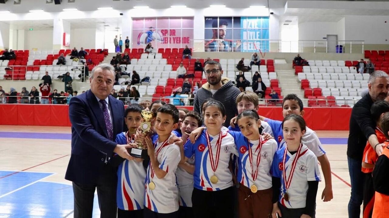 Bozüyük'te Okul Sporları ve Geleneksel Çocuk Oyunları Finalleri Tamamlandı