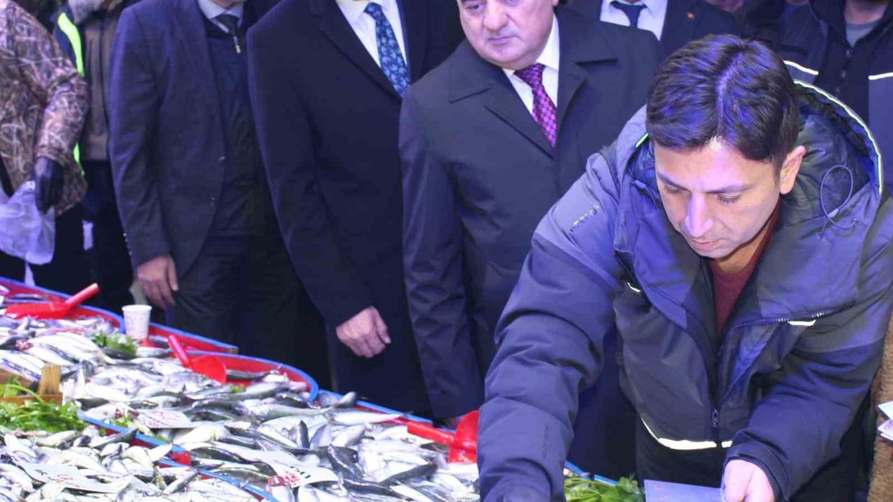 Bozüyük'te 'Sağlık için Balık' bilgilendirme standı ve pazar denetimleri yapıldı