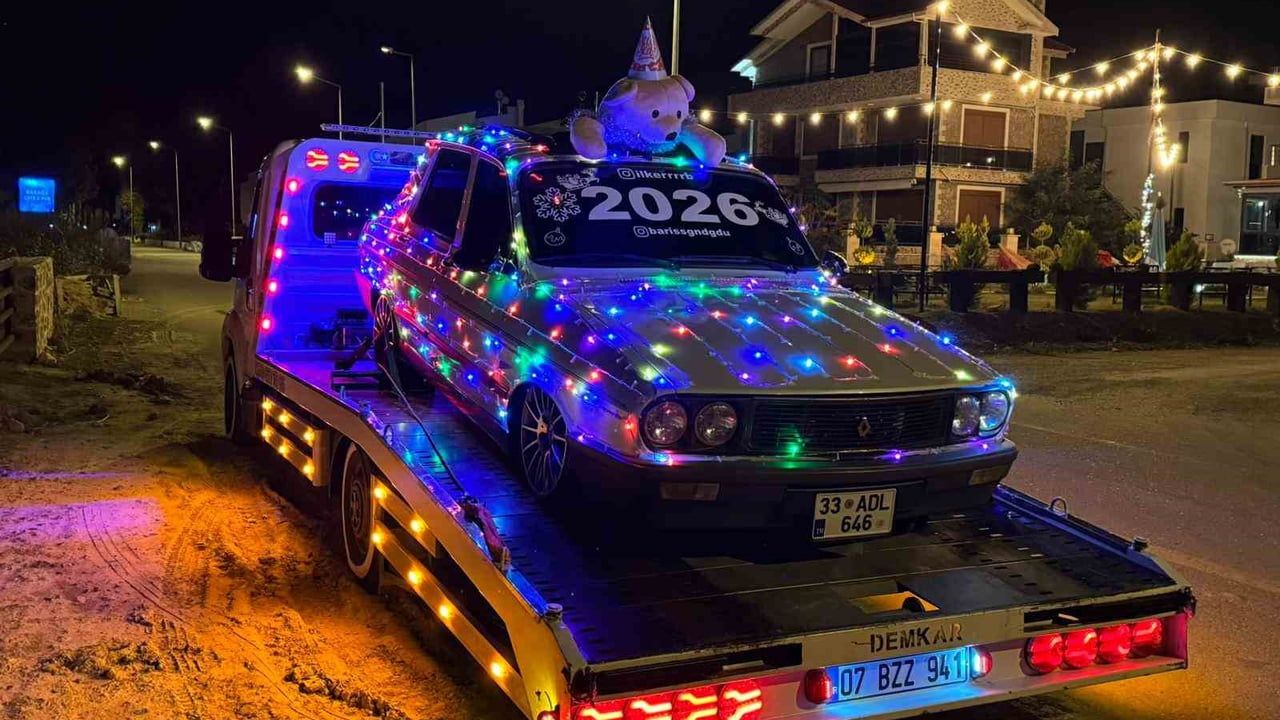 Bozyazı'da Toros, 100 metrelik LED'lerle süslenerek ilçe turuna çıkarıldı