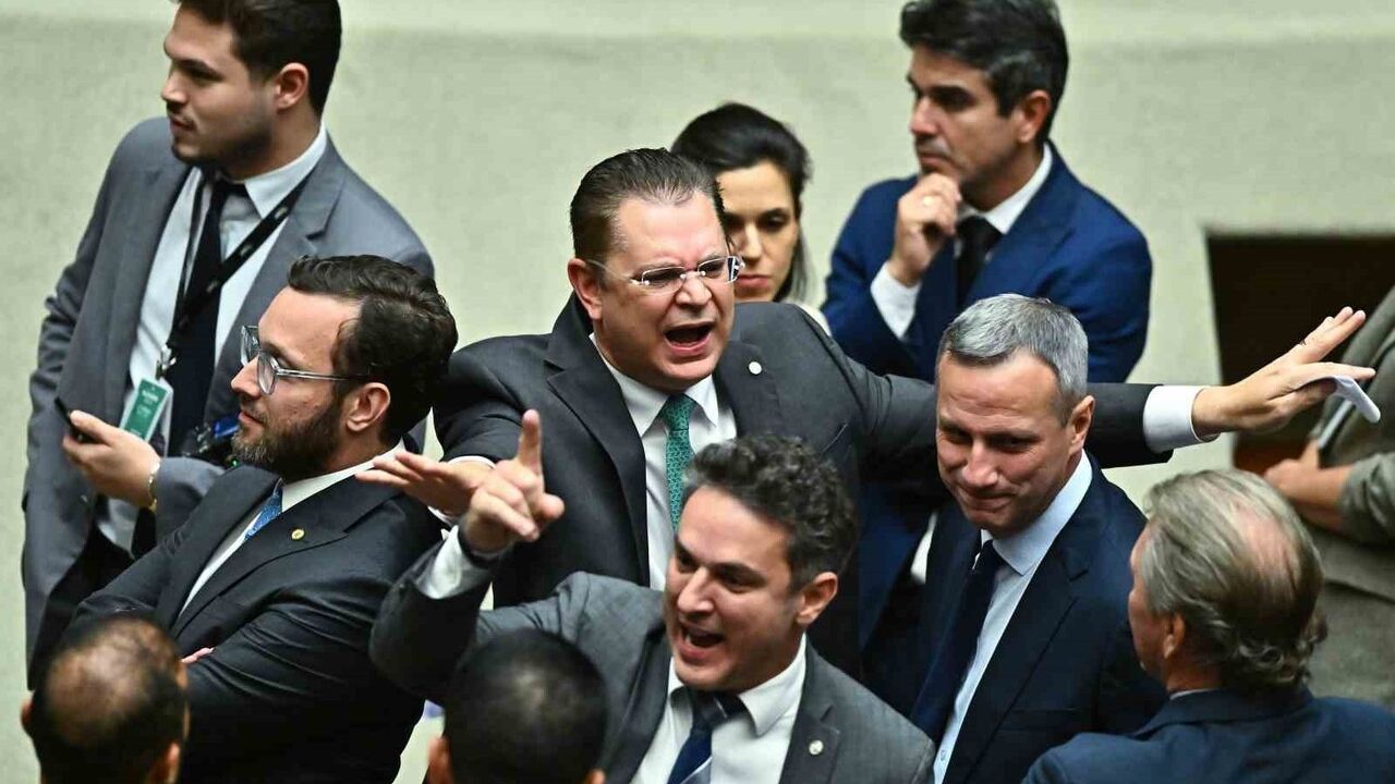 Brezilya Temsilciler Meclisi, Bolsonaro’nun ceza süresini düşürecek tasarıyı onayladı